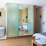 Hotell Rhapsody 4*
