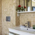 Rhapsody Hotell