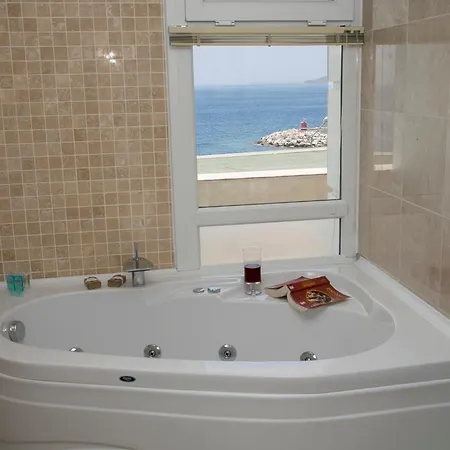 Otel Rhapsody 4*